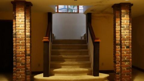 Titanic Stairs Mansion '19 - DSC05736.jpg