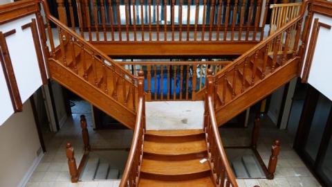 Titanic Stairs Mansion '19 - DSC05757.jpg