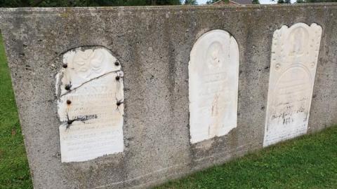 September 2019 - Abandoned-Methodist-Cemetery10.jpg