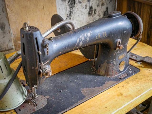 Moldy Yellow Farmhouse photo 4