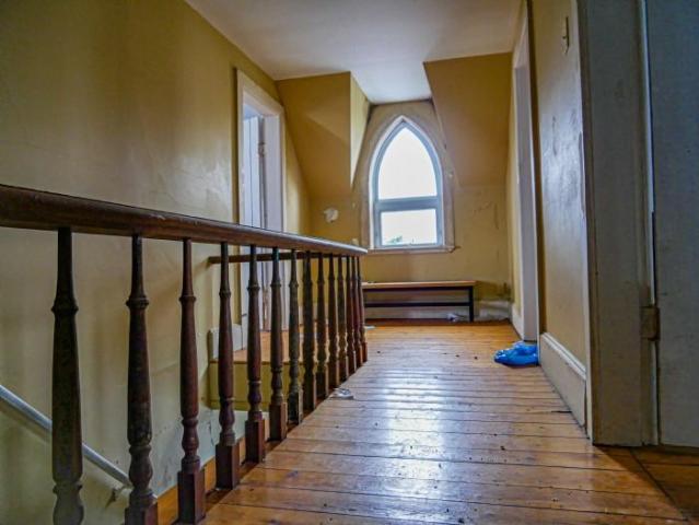 Moldy Yellow Farmhouse photo 5