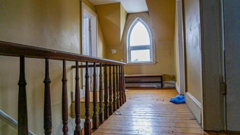 Yellow farmhouse with mold  - 2E93B885C55345DCA879990E16.jpg