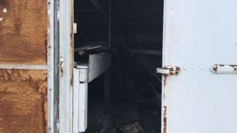 bus down fry truck - Oakville, Ontario