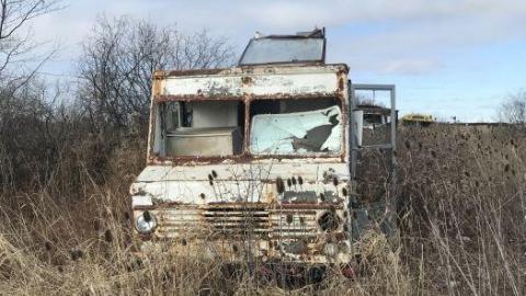 views of all vehicles - bus-down-fry-truck47.jpg