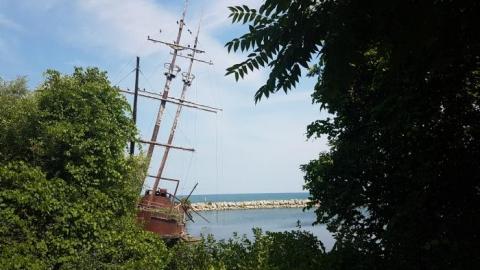 Older Pics - Le-Grande-Hermine-Ghost-Ship29.jpg