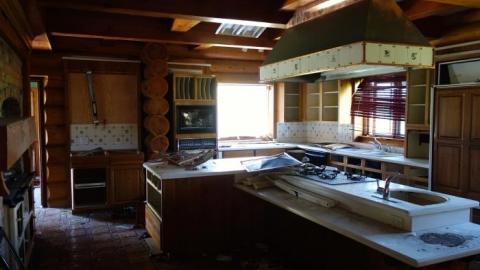 Abused Log Mansion '19 RIP - The-Log-Mansion101.jpg