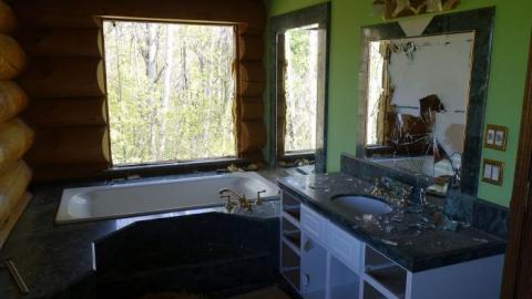 Abused Log Mansion '19 RIP - The-Log-Mansion100.jpg