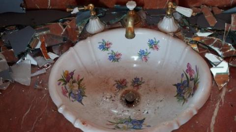 Abused Log Mansion '19 RIP - The-Log-Mansion45.jpg