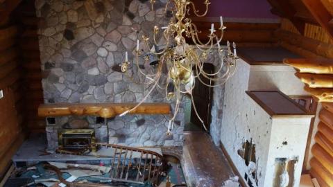 Abused Log Mansion '19 RIP - The-Log-Mansion55.jpg