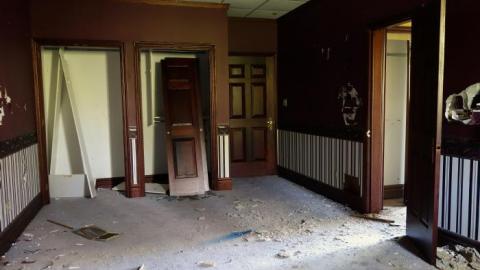 Abused Log Mansion '19 RIP - The-Log-Mansion59.jpg