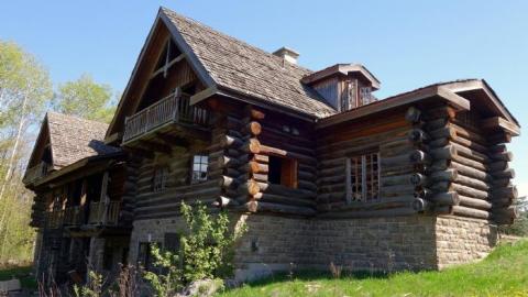 Abused Log Mansion '19 RIP - The-Log-Mansion70.jpg