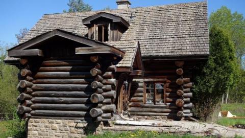 Abused Log Mansion '19 RIP - The-Log-Mansion68.jpg