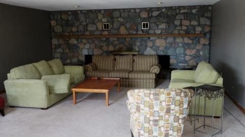 Weirdly Positioned Stairs '19 - DSC08618.jpg