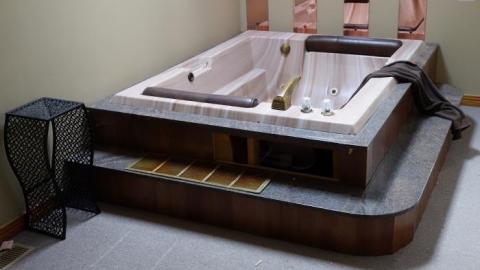 Weirdly Positioned Stairs '19 - DSC08661.jpg