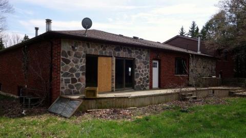 Weirdly Positioned Stairs '19 - DSC08685.jpg