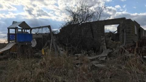 collapsed house - living-in-trailers-but-life-a-movie1.jpg