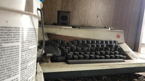 small trailer - living-in-trailers-but-life-a-movie21.jpg