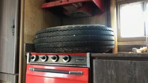 small trailer - living-in-trailers-but-life-a-movie36.jpg