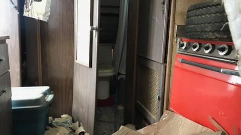 small trailer - living-in-trailers-but-life-a-movie27.jpg