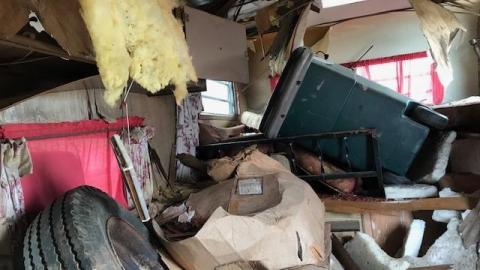 small trailer - living-in-trailers-but-life-a-movie29.jpg