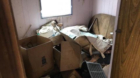 big trailer - living-in-trailers-but-life-a-movie34.jpg