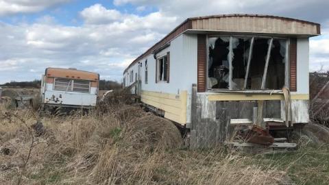 big trailer - living-in-trailers-but-life-a-movie17.jpg