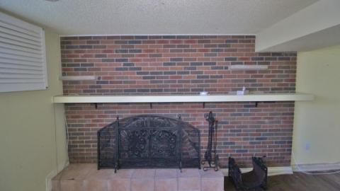 Little Stone Bungalow - Markham, Ontario