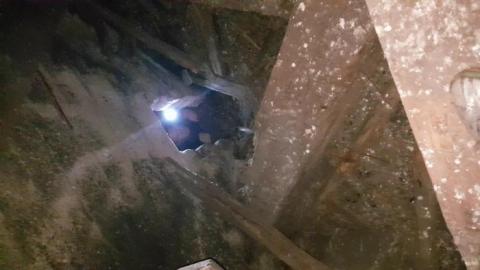 Collapsed Interior Brick Oven  - vlcsnap-2020-04-17-17h37m10s95.jpg