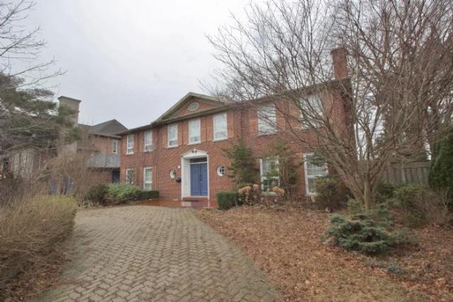 Decaying On Saintfield - Toronto, Ontario