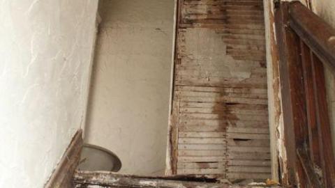 Theres A Hole In The Roof photo 3