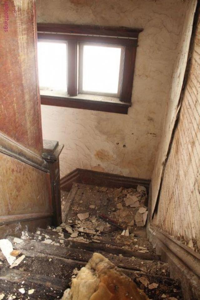 Theres A Hole In The Roof photo 4