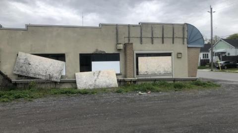 STRIP MALL - F9C7F6EE-23D4-4D5D-8B32-4AA6FE.jpg