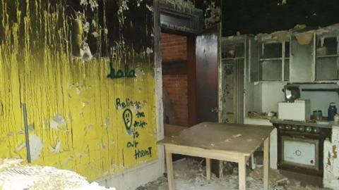 Burned in the Middle - ktichen again.jpg