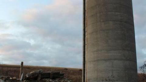 Even Less - IMG_9747.jpg