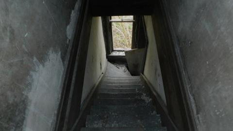 April 30 2020 - v7r90rdoBBnHJPFufueqW6hMLTSnIvnPZF1SB6OinXPjSNp8wJtha7820stairs 1.jpg