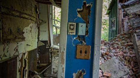 Smash house - IMG_4106sLh6.jpg