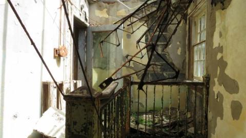 Long abandoned - IMG_0196FzO.jpg