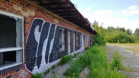 Quick Visit - yJ1buJ4QAEO.jpg