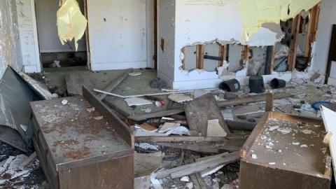 Quick Visit - DYDixGMQlTz.jpg