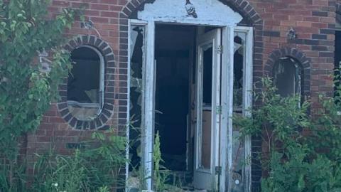 Quick Visit - 8TDOmm5gECY.jpg