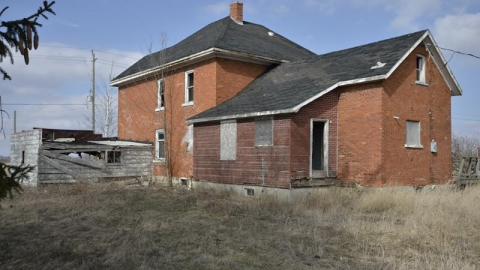 March 2016 - 002E5g.jpg