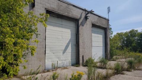 Lonely The Hut photo 2