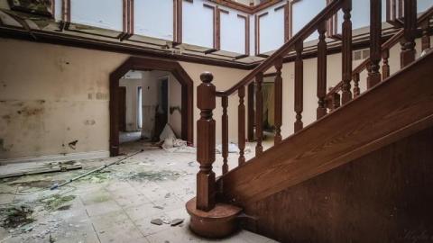 Titanic Staircase  - PSX_20200910_192312wyg.jpg