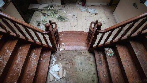 Titanic Staircase  - PSX_20200910_1916000OR.jpg