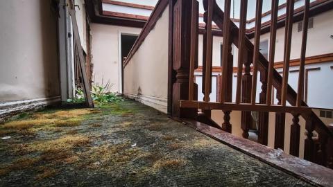 Titanic Staircase  - PSX_20200910_191332LaA.jpg