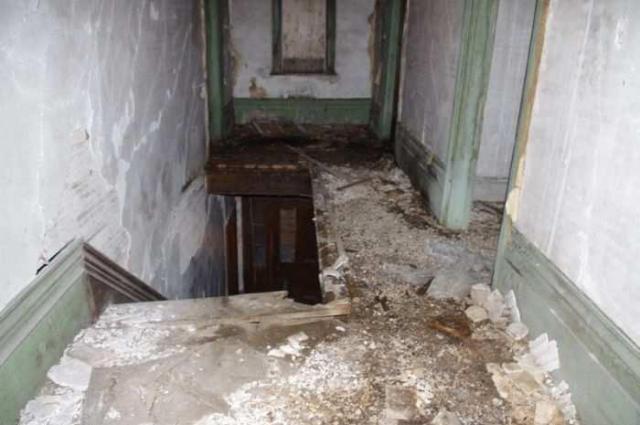 Fenel Rd home interior views - Upstairs hallway.jpg