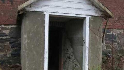 Outside - House - Bsmt - 15.jpg