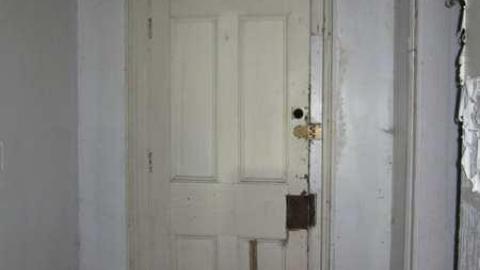 Inside - House - Hall - 01.jpg