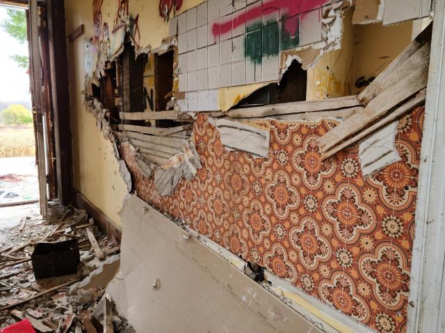 Stoned on Asbestos (Hammersly Farmhouse) - Cambridge, Ontario