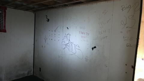 House beside a Cemetery photo 3